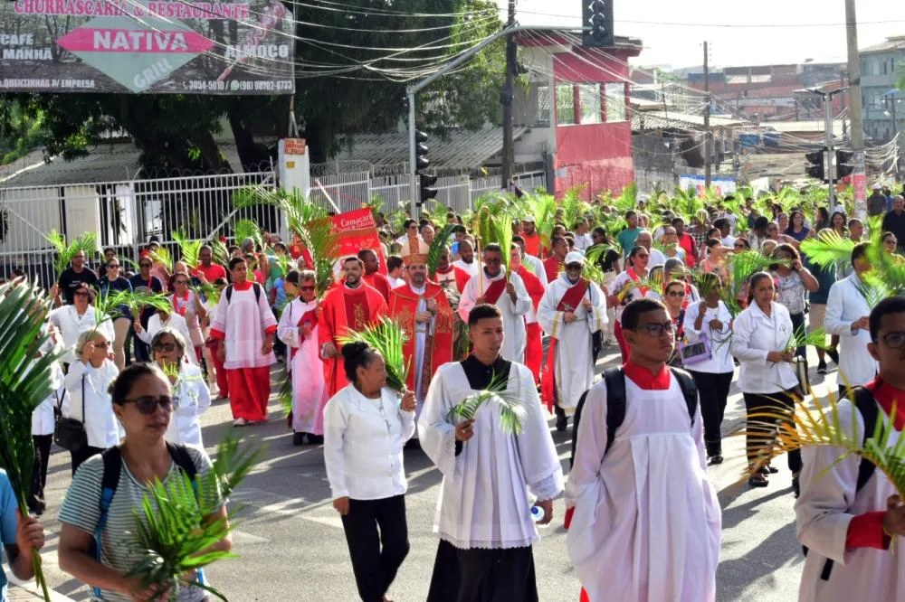 Fiéis se reúnem no Domingo de Ramos para abertura da Semana Santa em Camaçari