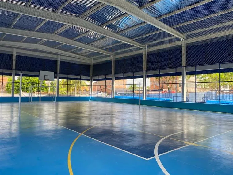 Prefeitura de Dias d’Ávila inaugura nova quadra poliesportiva coberta