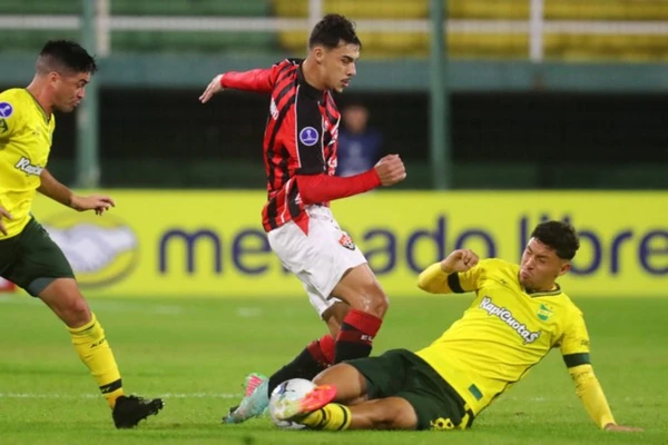 Em jogo sem inspiração, Vitória não sai do empate com o Defensa y Justicia
