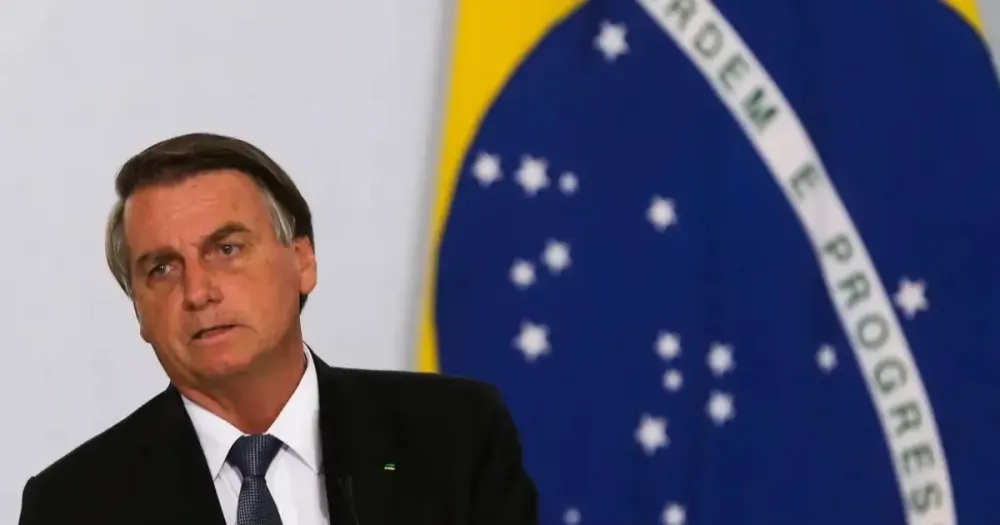 Bolsonaro pode ser transferido para São Paulo e nova cirurgia não é descartada, diz médico do ex-presidente