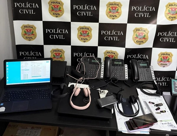 Quadrilha que montou falsa central de atendimento para golpes é presa