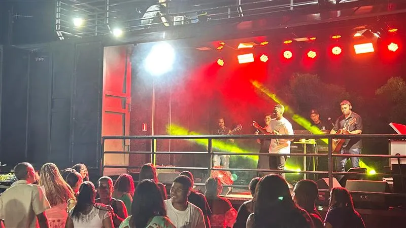  Festa do padroeiro movimenta Curralinho com muita música