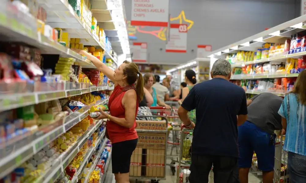 Mercado eleva previsão para expansão da economia em 2025