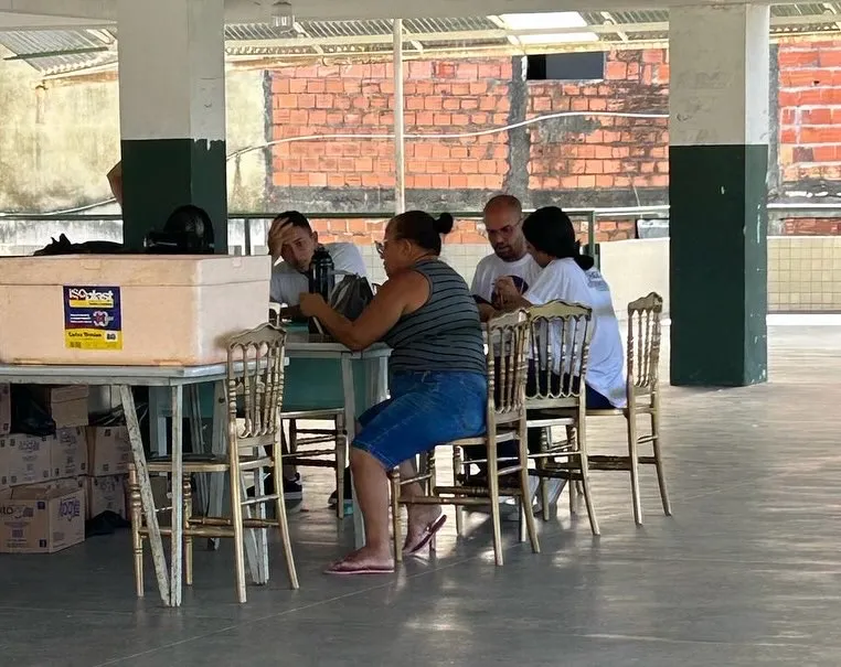 Funcionário de gabinete de Tagner é flagrado em distribuição de Cestas de Páscoa