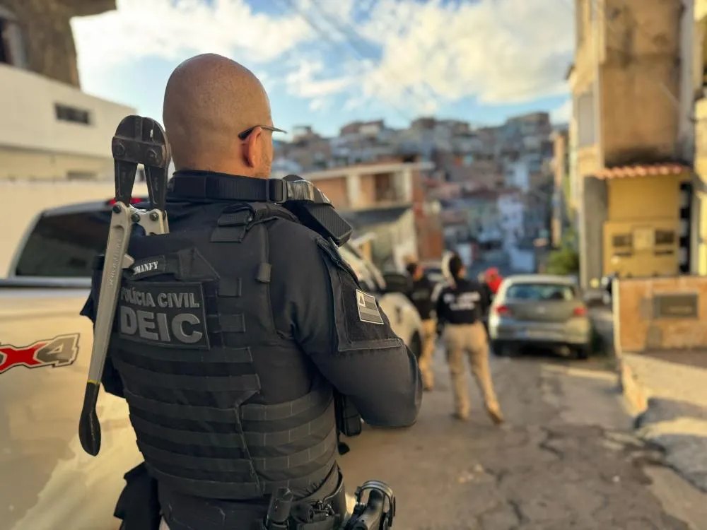 Forças de segurança executam 13 mandados de prisão em Salvador, Lauro de Freitas e Camaçari
