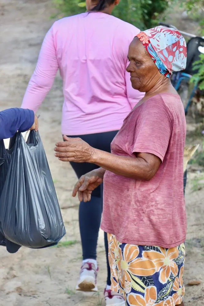 Itanagra inicia distribuição das cestas da Semana Santa para toda a população