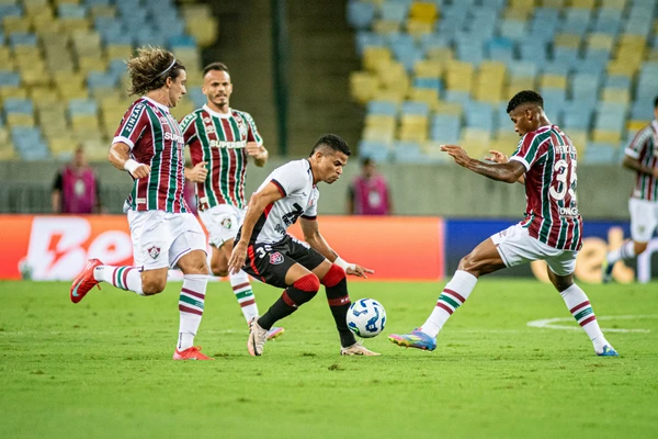 Vitória sai atrás, mas busca empate no Maracanã contra o Fluminense