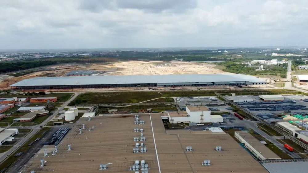 Ministro discute investimentos da BYD em fábrica de baterias em Camaçari e cadeia do lítio no Brasil