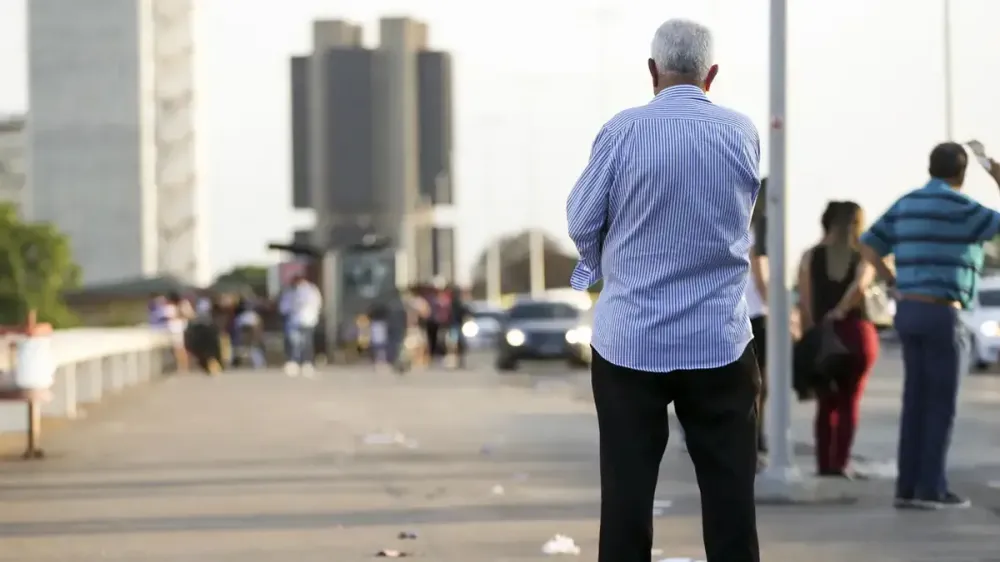 Idade mínima para aposentadoria deve subir para 78 anos