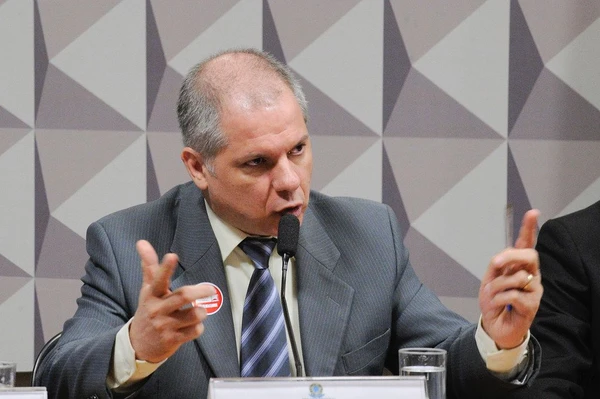 Presidente do INSS é afastado após operação da PF que apura fraudes de R$ 6,3 bilhões