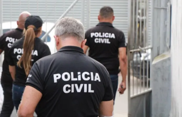 Adolescente suspeita de matar a própria mãe, é apreendida pela polícia 