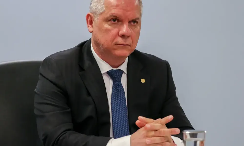Lula determina demissão do presidente do INSS