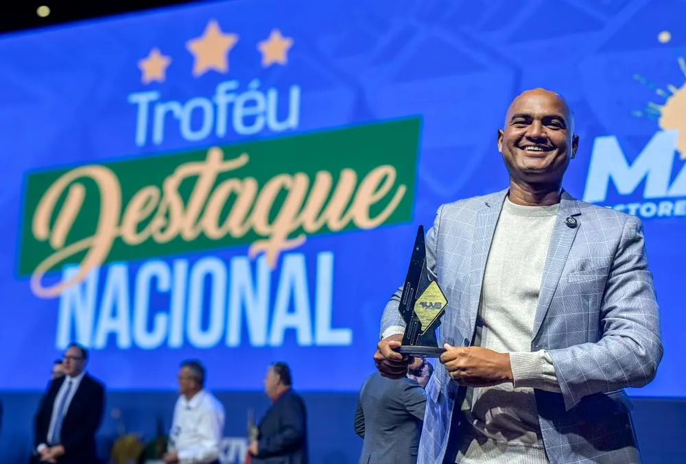 Presidente da Câmara é premiado em Brasília por projeto voltado a idosos
