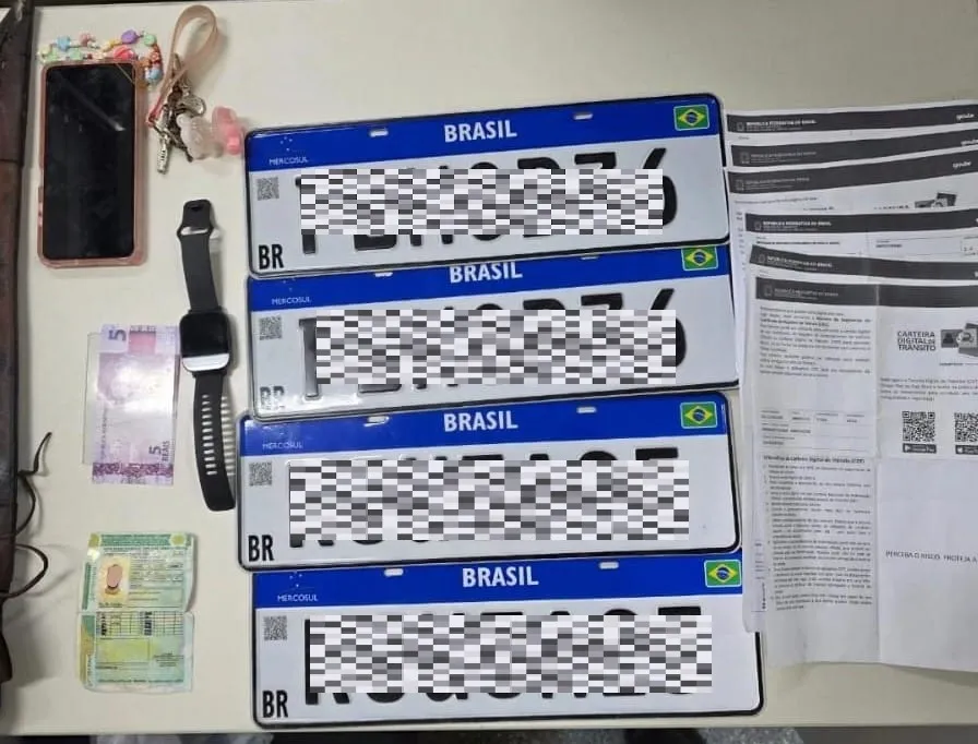 Foragido da justiça é capturado pela PM com veículo roubado e documentos falsificados