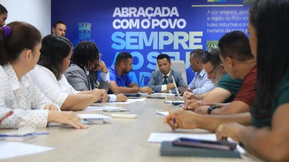 PL aprovado na CCJ quer proibir a comercialização de sacolas plásticas no município
