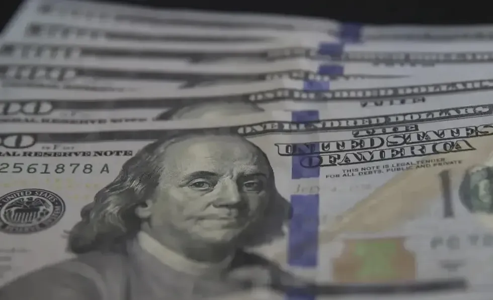 Dólar sobe para R$ 5,67 após oito quedas consecutivas