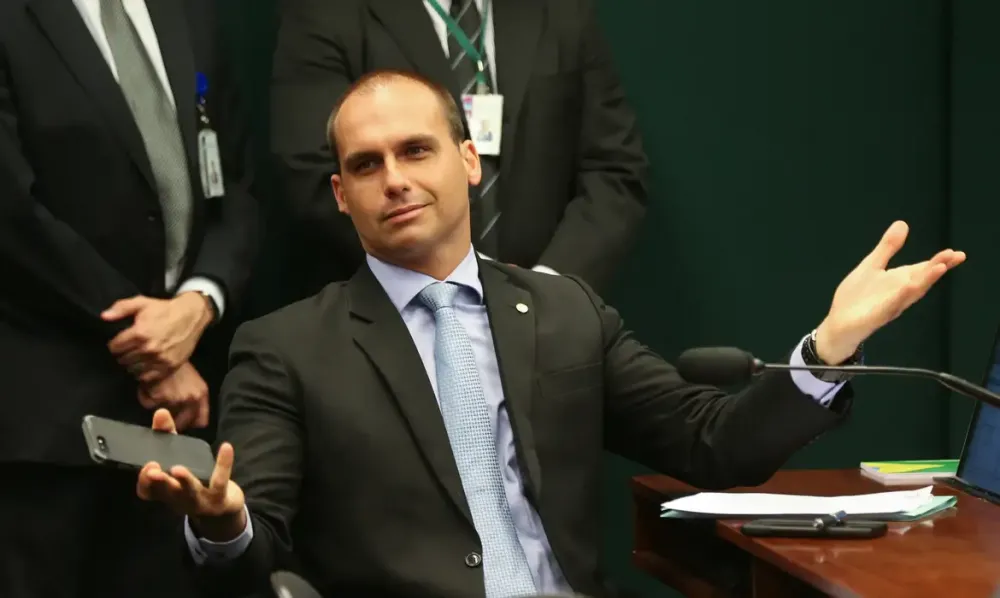 Governo Trump desmente Eduardo Bolsonaro sobre viagem ao Brasil