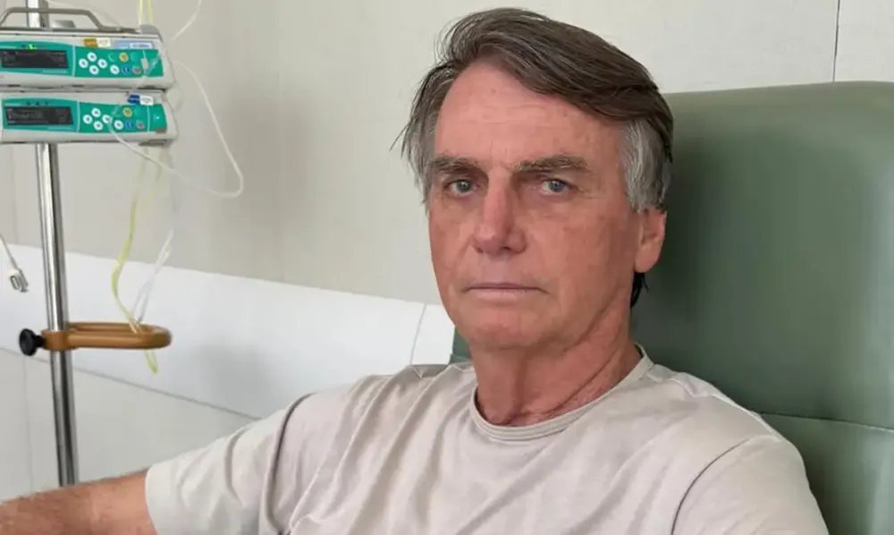 Jair Bolsonaro tem alta após três semanas internado em Brasília