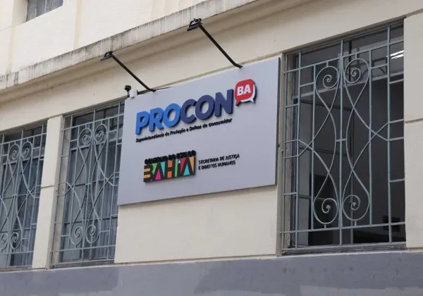 Procon notifica Coelba por interrupções no fornecimento de energia elétrica na Bahia