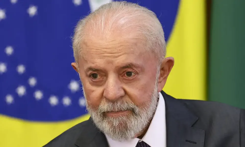 Deputado protocola pedido de impeachment de Lula por escândalo do INSS