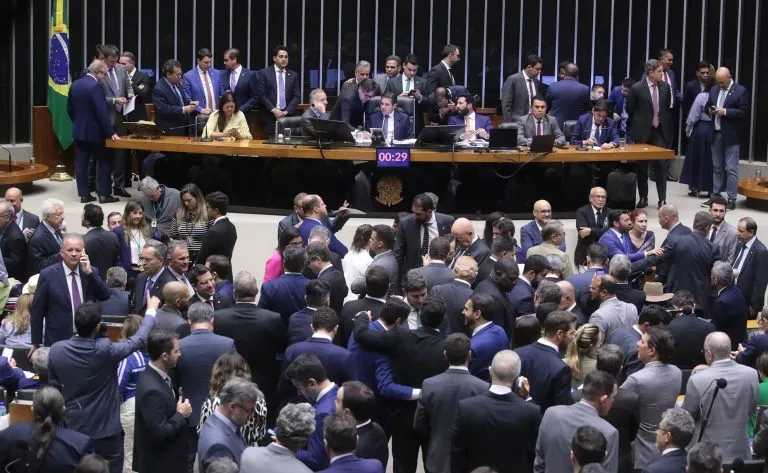 Câmara aprova projeto que amplia para 531 o número de deputados federais 