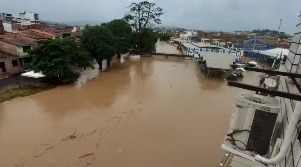 Santo Amaro passa por reconstrução após cheia do Rio Subaé
