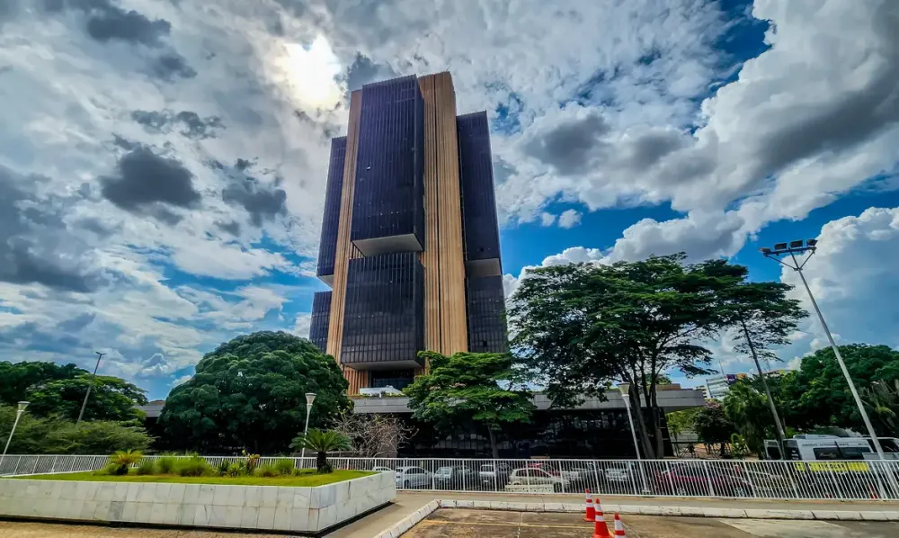 Copom eleva taxa de juros para 14,75% ao ano, maior patamar 19 anos