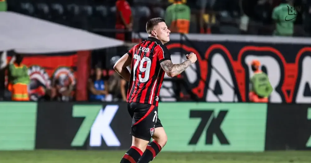 Renato Kayzer brilha e comanda virada do Vitória sobre o Vasco no Barradão