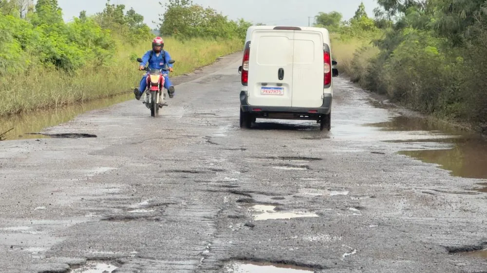 Crateras aumentam e via do Cobre se torna intransitável próximo à BA-093