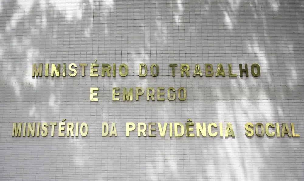 Saiba quais parlamentares assinaram o pedido para criação da CPMI do INSS