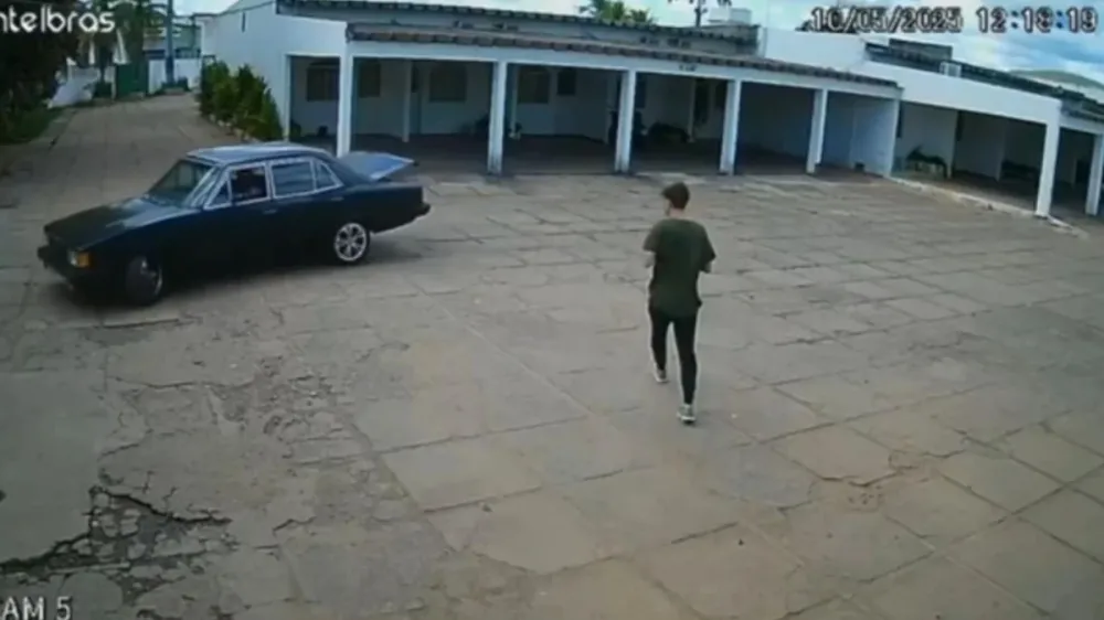 Corpo de jovem é encontrado dentro de porta-malas de carro em Barreiras
