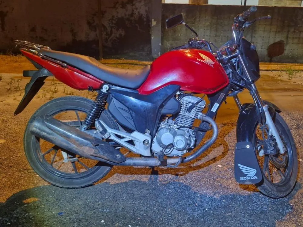 Motocicleta com restrição de roubo é apreendida pela PM em Mata de São João