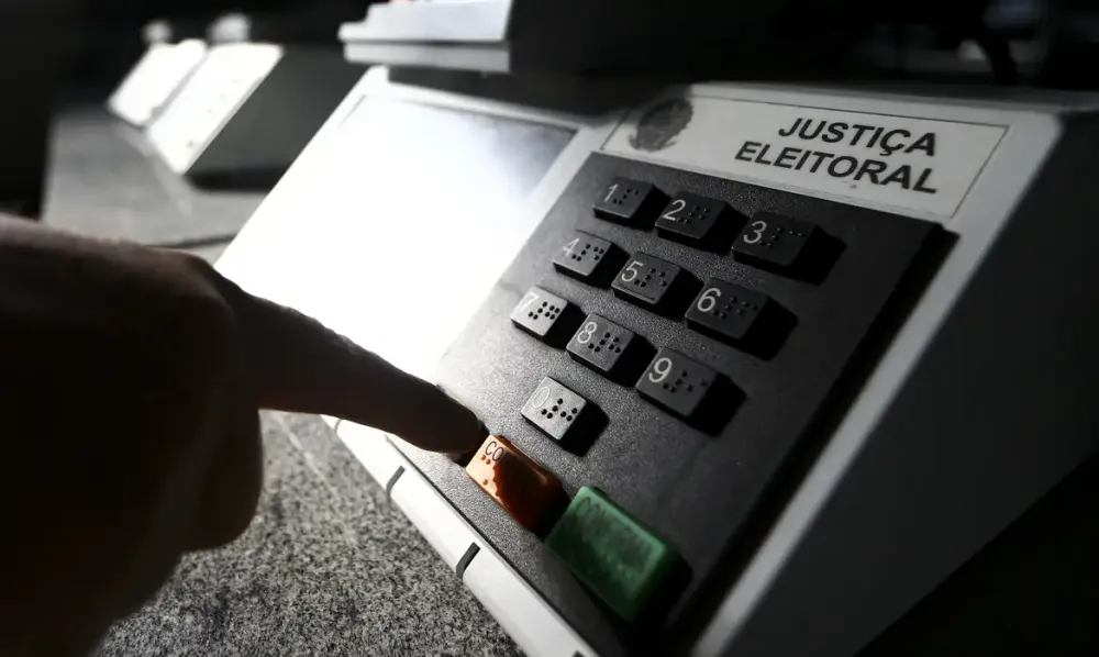 Cármen Lúcia pede que eleitor regularize título até 19 de maio