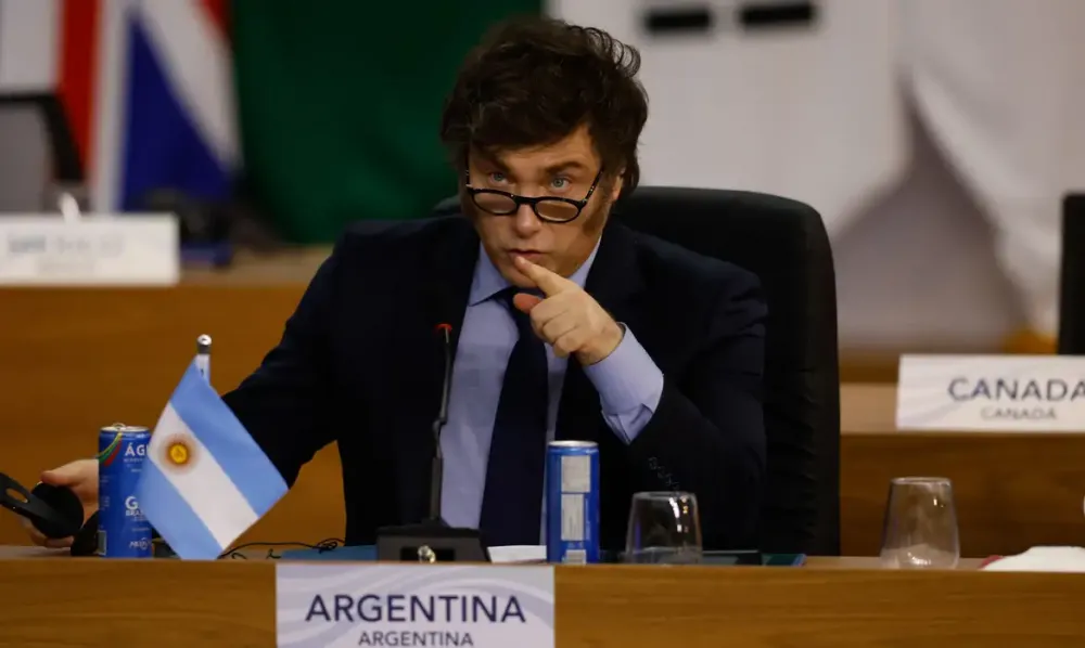 Milei restringe imigração e permanência de estrangeiros na Argentina