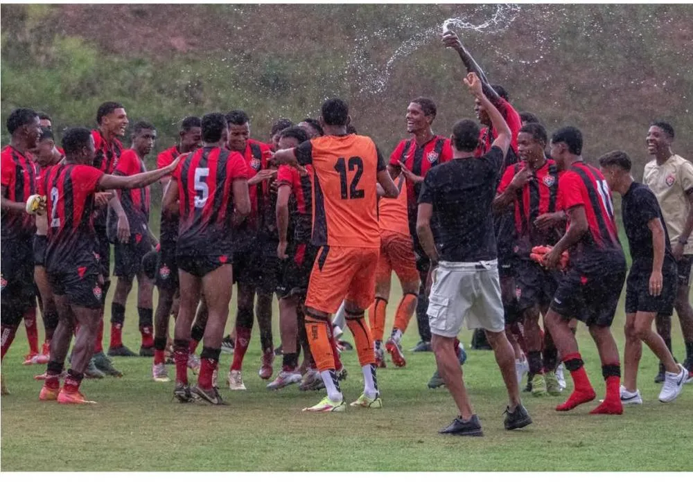 Com goleada, leõezinhos avançam em primeiro às quartas de final