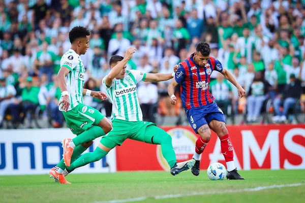 Bahia vacila, leva gol no início do segundo tempo e perde para o Atlético Nacional na Colômbia