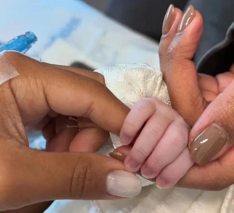 Nasce Zuri, a primeira filha de Ludmilla e Brunna Gonçalves