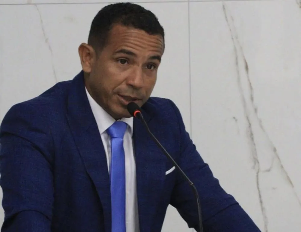 Vereador Maurício Qualidade questiona destino de verbas públicas e cobra prioridade na educação