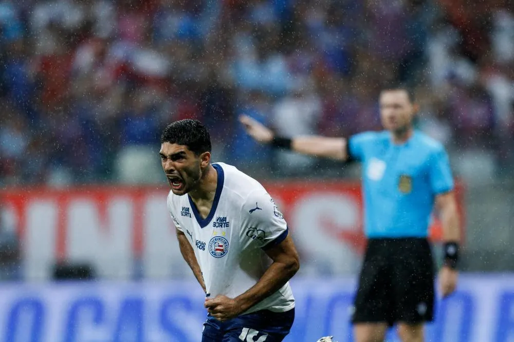 Michel Araújo celebra primeiro gol em Ba-Vi e dedica triunfo do Bahia à família