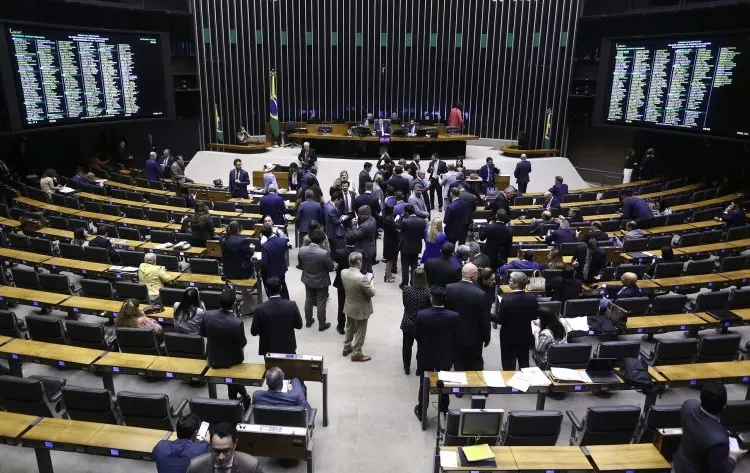 Câmara pode votar proposta que reorganiza carreiras do Executivo