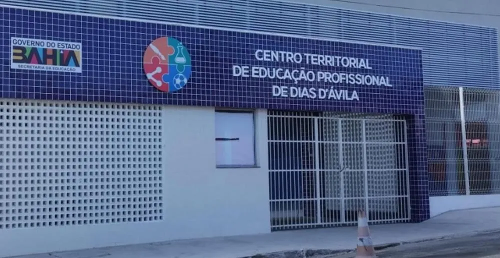  Jovem é apreendido com simulacro de arma de fogo durante confusão no CETEP de Dias d’Ávila