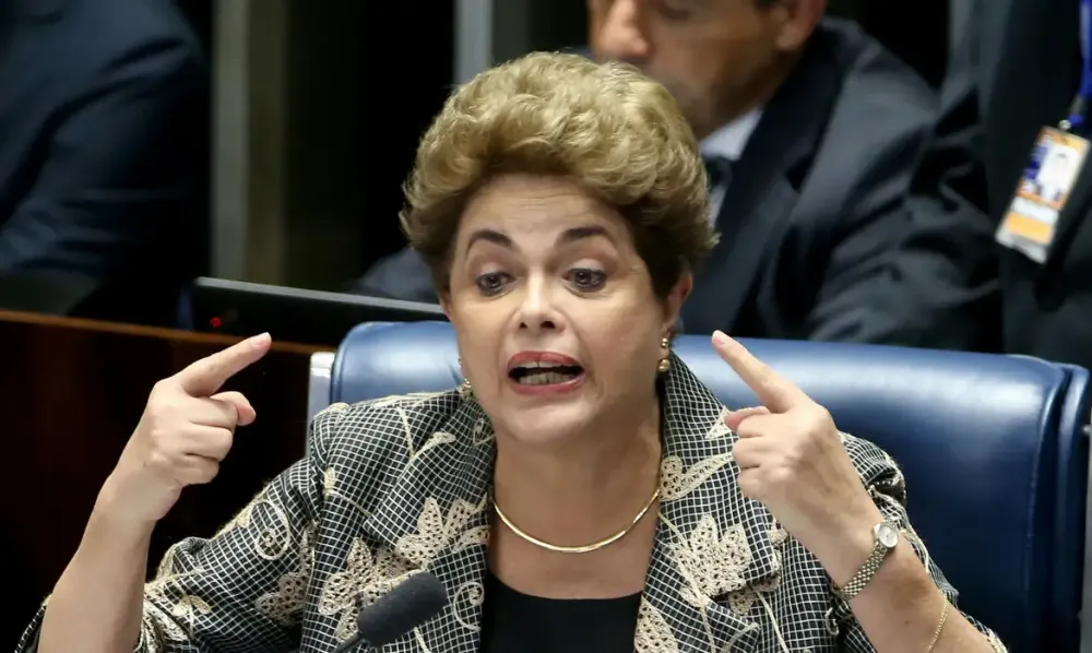 Comissão de Anistia aprova indenização de R$ 100 mil para Dilma Rousseff