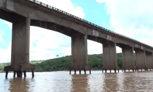 Crise na ponte do Rio Jequitinhonha ameaça abastecimento de combustíveis