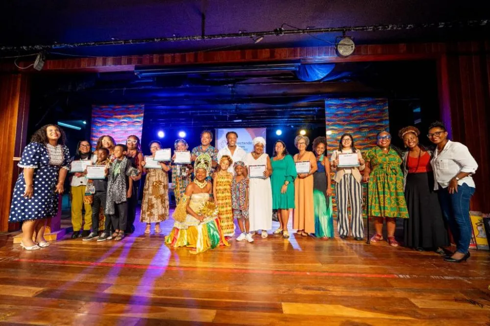 Seis escolas municipais de Camaçari recebem premiação do Selo Educadora & Educador Antirracista