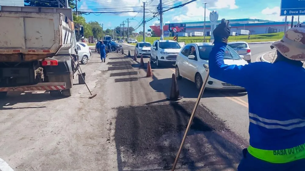 Operação Buraco Zero chega à Avenida Luiz Tarquínio e melhora mobilidade urbana