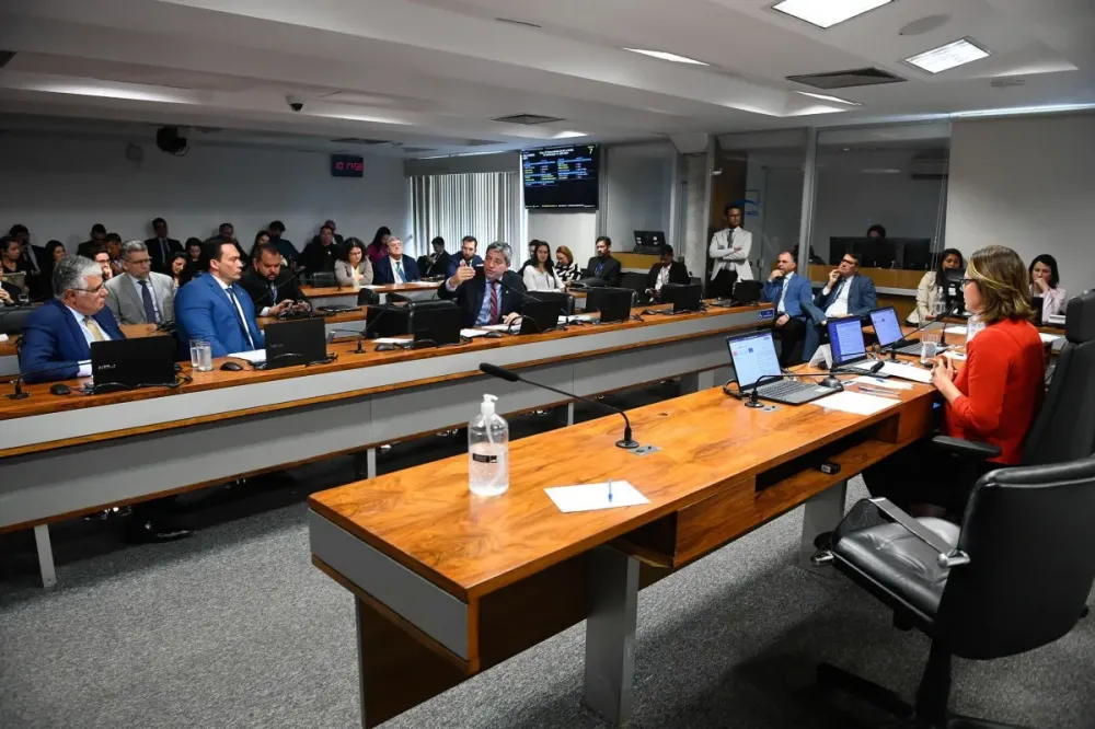 Comissão de Esporte do Senado aprova restrições à publicidade de bets
