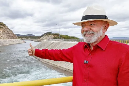 'Deus deixou o sertão sem água porque sabia que eu seria presidente', diz Lula na Paraíba