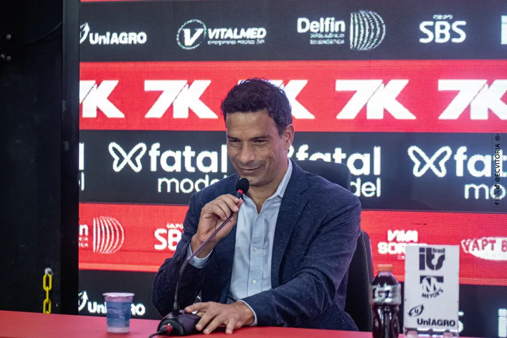 Gustavo Vieira é apresentado como novo executivo de futebol do Vitória