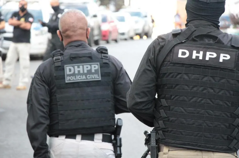 Integrante de grupo criminoso responsável pela distribuição de armas e drogas em Madre de Deus tem mandado cumprido no Rio de Janeiro
