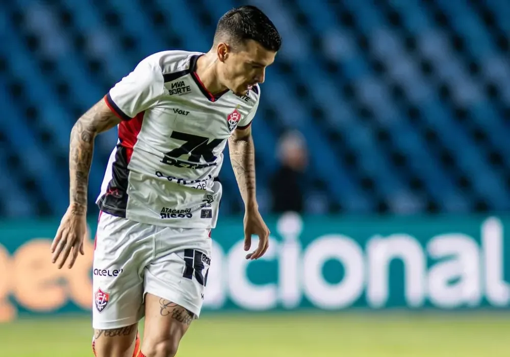 Vitória anuncia outra saída em meio a reformulação